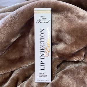 Too faced lip injection extreme.